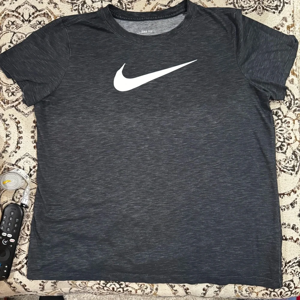 Nike Men's Charcoal Gray Tee